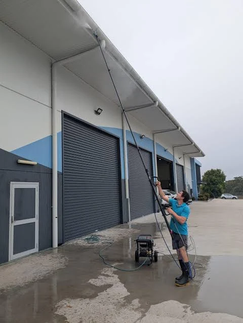 Large-scale commercial exterior cleaning capability across Central Queensland